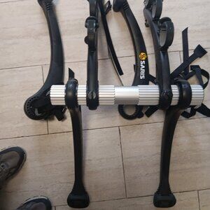 Saris bike car rack holds 2 bikes